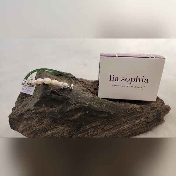 NWT Lia Sophia Green cut crystal and Pearl bracelet - Picture 2 of 9